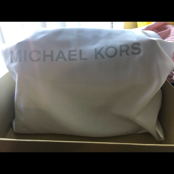 Michael Kors purse - Picture 2 of 6